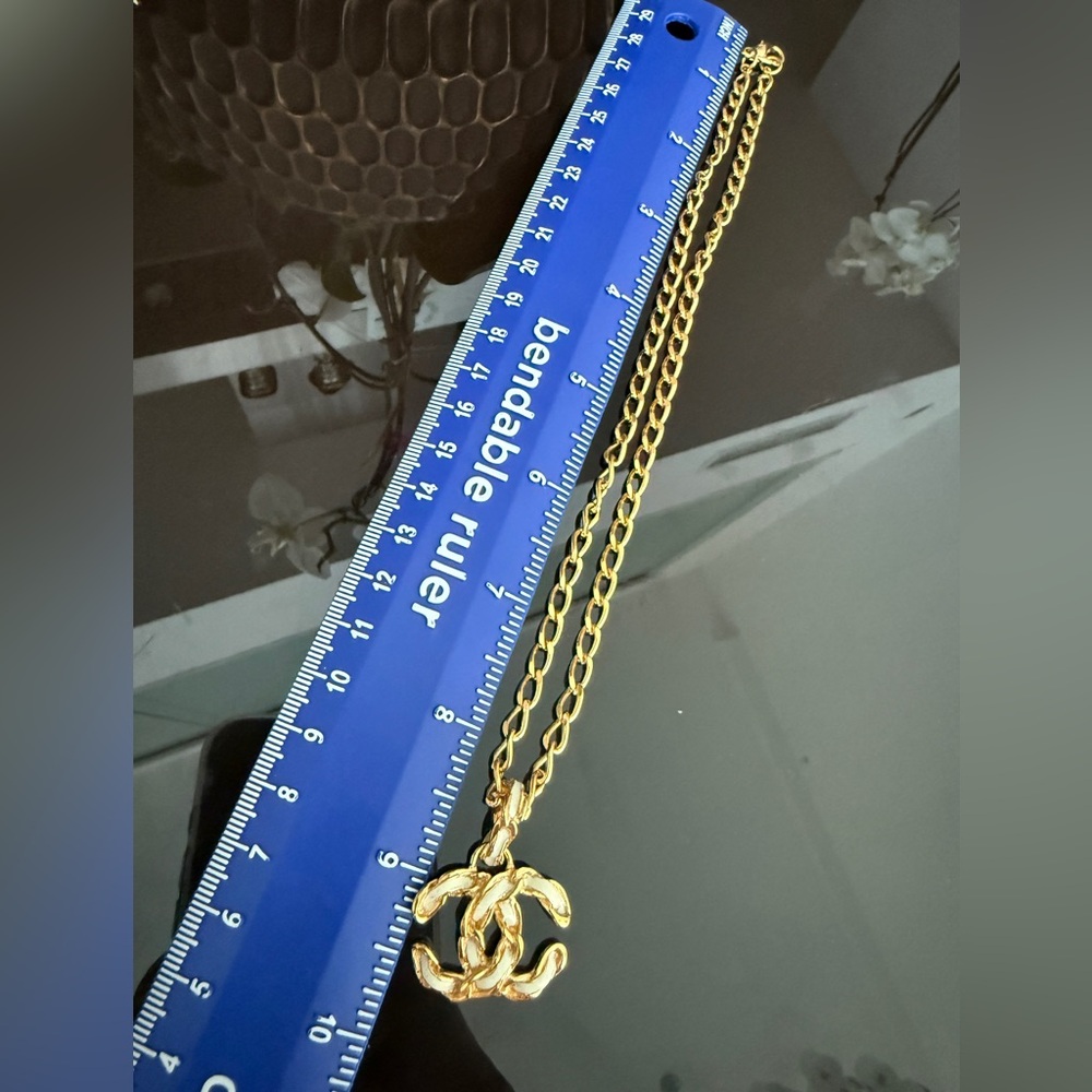 LOT 2097 24K gold plated CHANEL vintage white enamel chain necklace - Picture 8 of 9